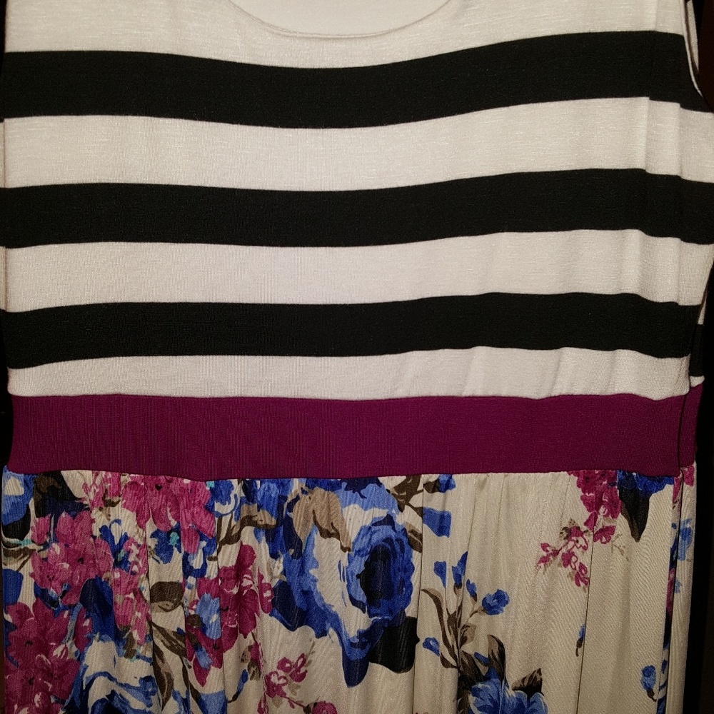 Last 1!! Gorgeous Stripe Cream Floral Dress S - Picture 5 of 5